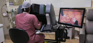 Leia mais sobre o artigo Como é a capacitação do médico para fazer cirurgias robóticas, em BH?